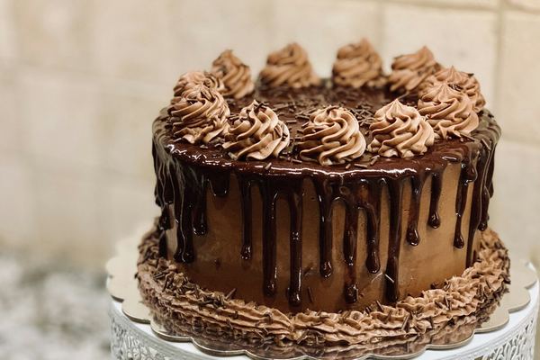 Slagroomtaart met verse seizoensfruit